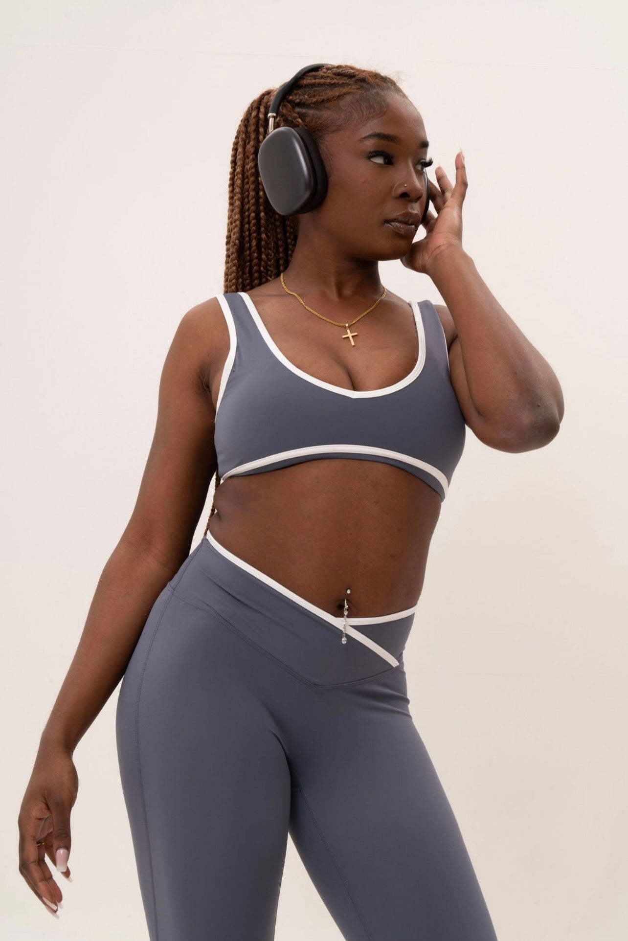 Seamless Cropped V-Neck Sports Bra