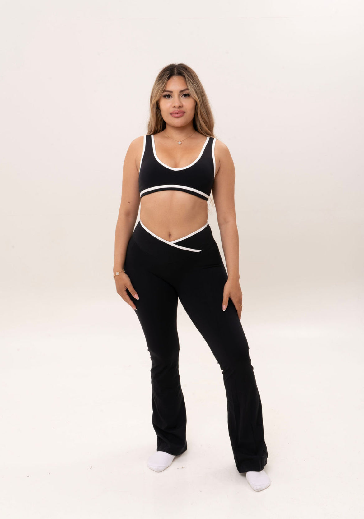 Seamless Cropped V-Neck Sports Bra