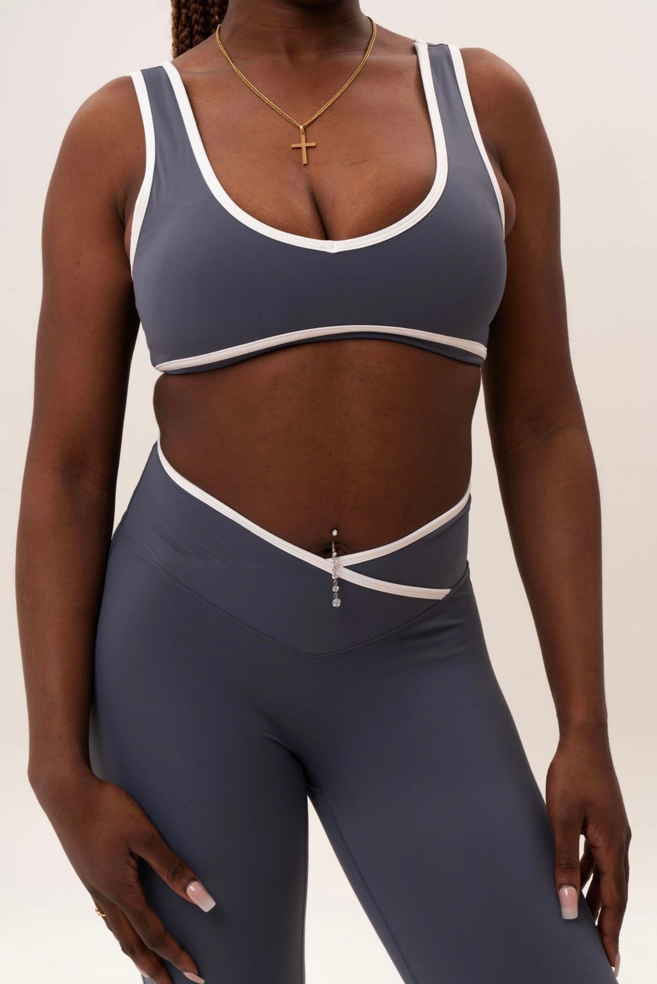 Seamless Cropped V-Neck Sports Bra