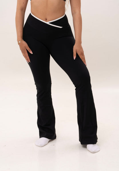 Everyday Mid Rise Flared Leggings
