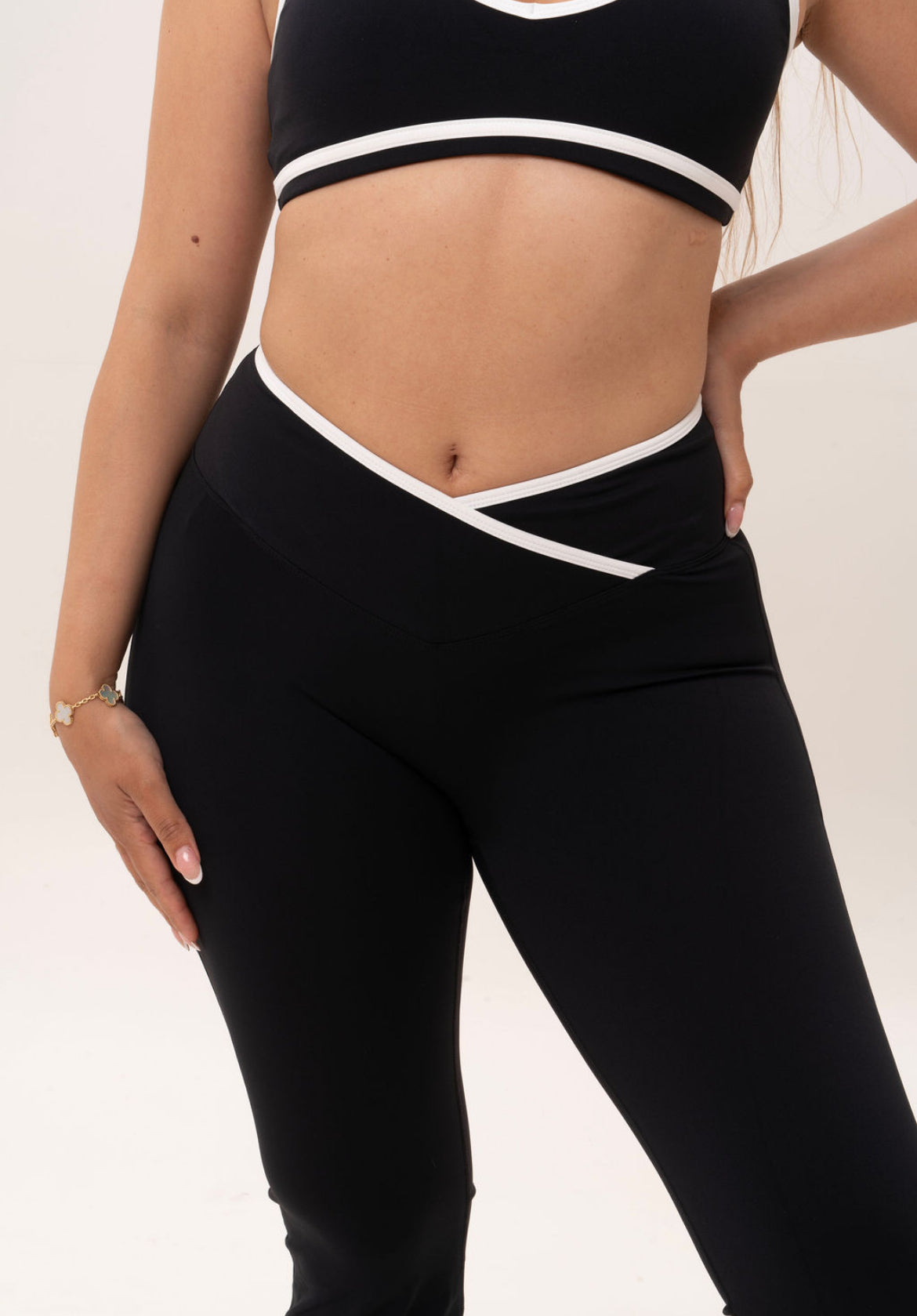 Everyday Mid Rise Flared Leggings